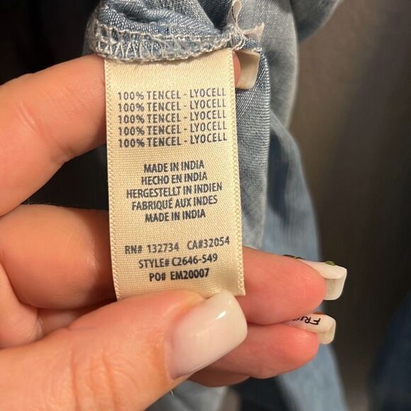 ✨Anthropologie Chambray Button Down Hi/Low Hem Denim Sz Small Shirt✨ - Picture 9 of 11